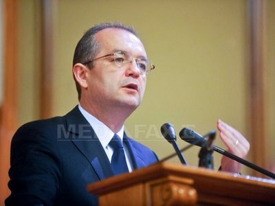 Boc constată că există blocaje generate de suprareglementări în accesarea fondurilor europene